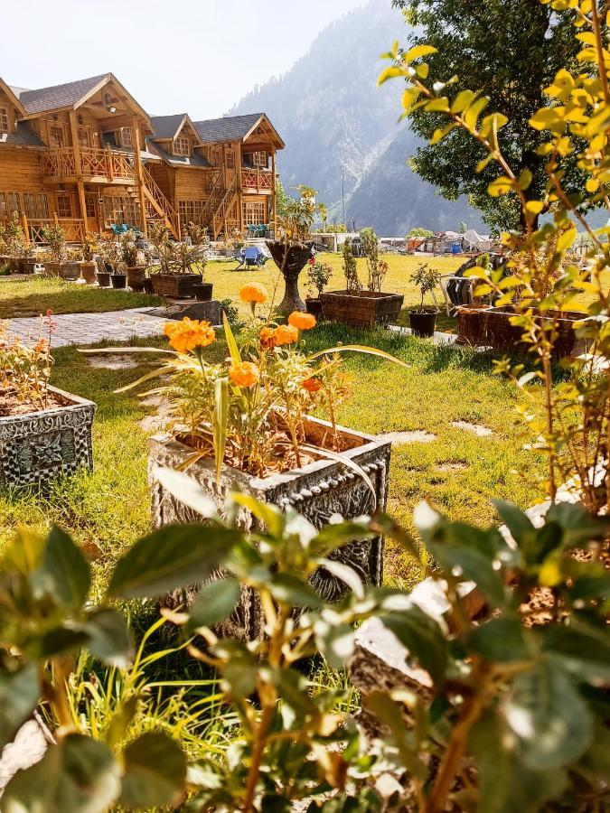 Swiss Wood Cottages Naran Buitenkant foto